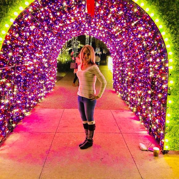 Meet your Posher, Brooke - Picture 1 of 1